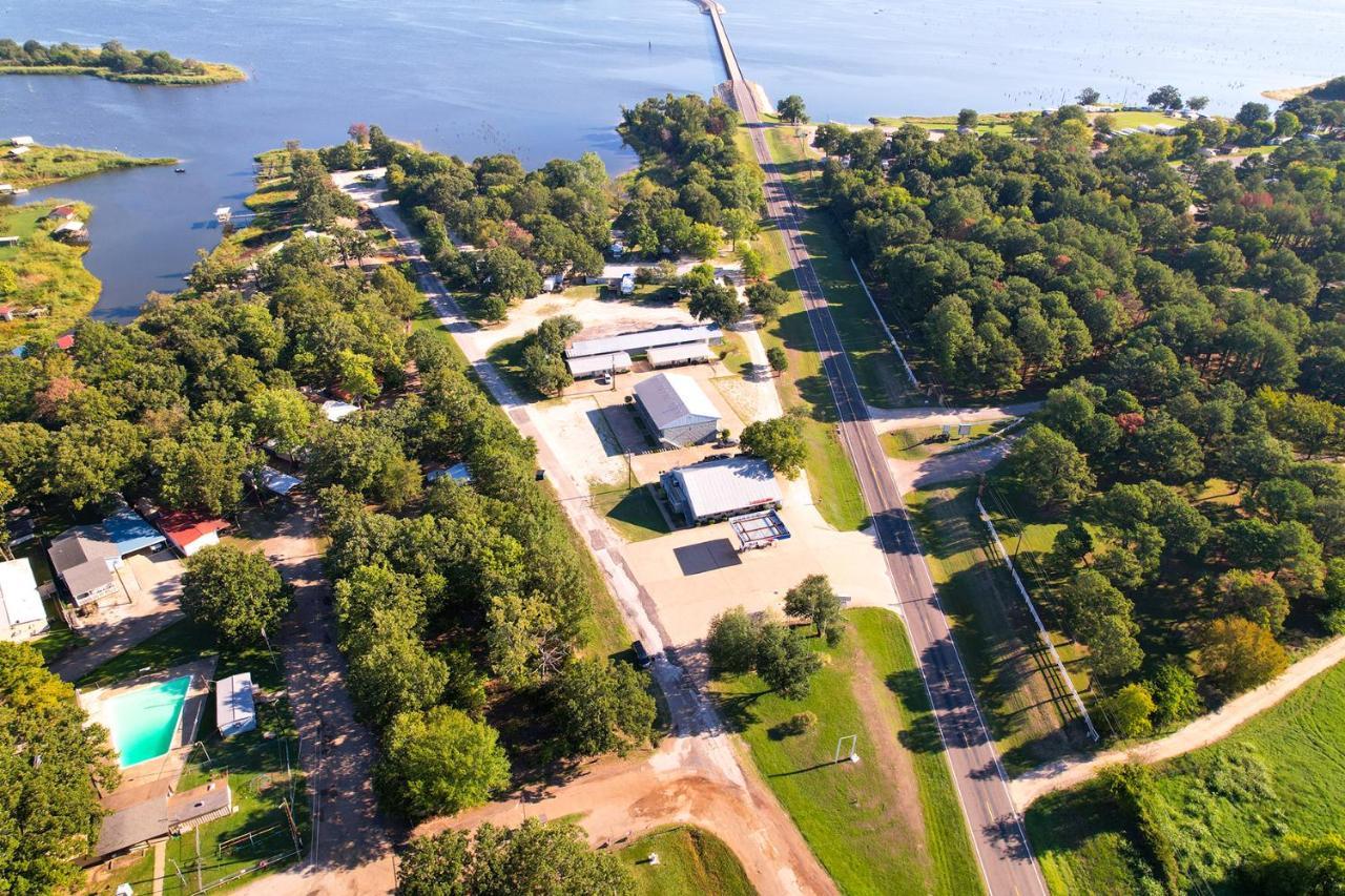 Axtons Bass City Lake Front Resort Emory ภายนอก รูปภาพ