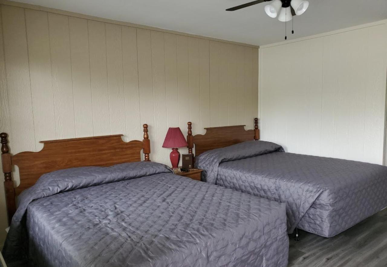 Axtons Bass City Lake Front Resort Emory ภายนอก รูปภาพ